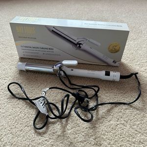 Hot Tools curling iron.